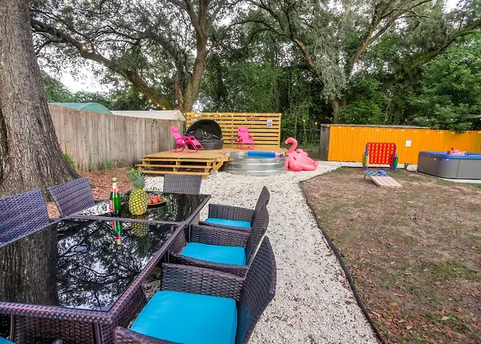 Family House Cowboy Pool Hot Tub Yard Games Holiday home