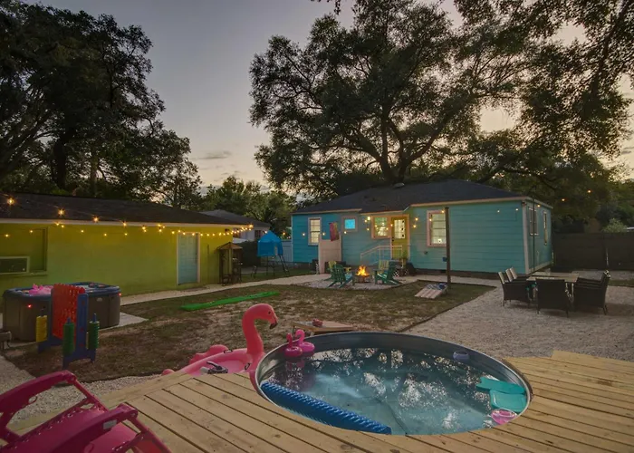 Family House Cowboy Pool Hot Tub Yard Games * Pensacola