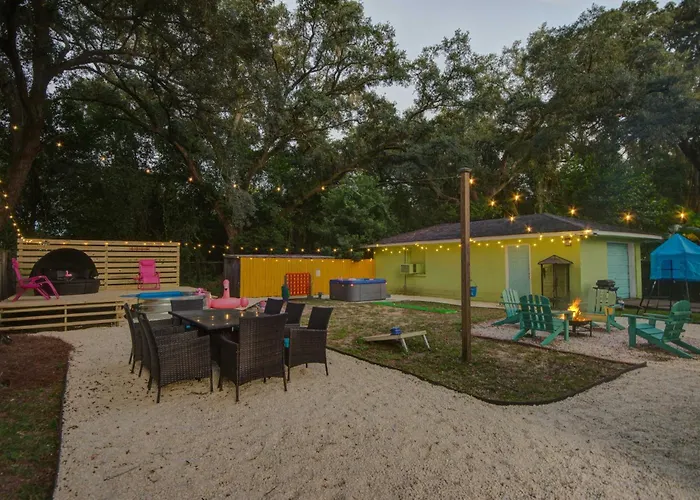 Holiday home Family House Cowboy Pool Hot Tub Yard Games